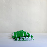 Waxed emerald graphic tablecloth