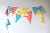 Graphic plastic bunting
