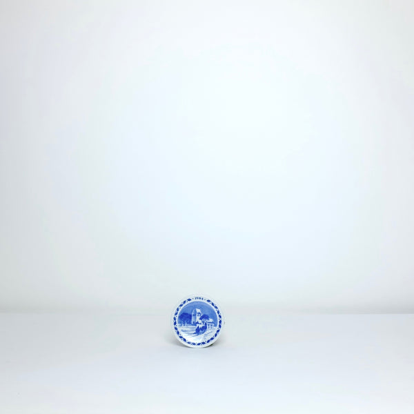 Small round blue + whites plates