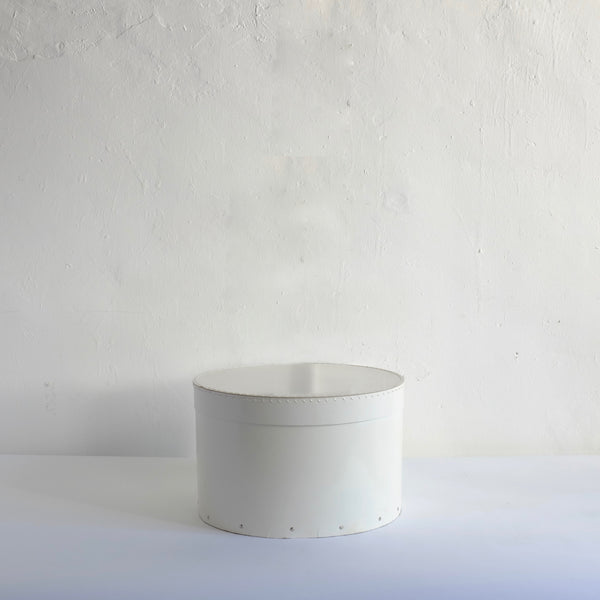 White hat box