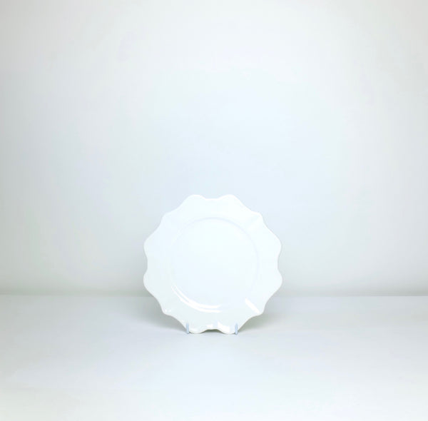 Decorative white plate