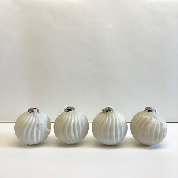 White swirl glass baubles: Set of 4